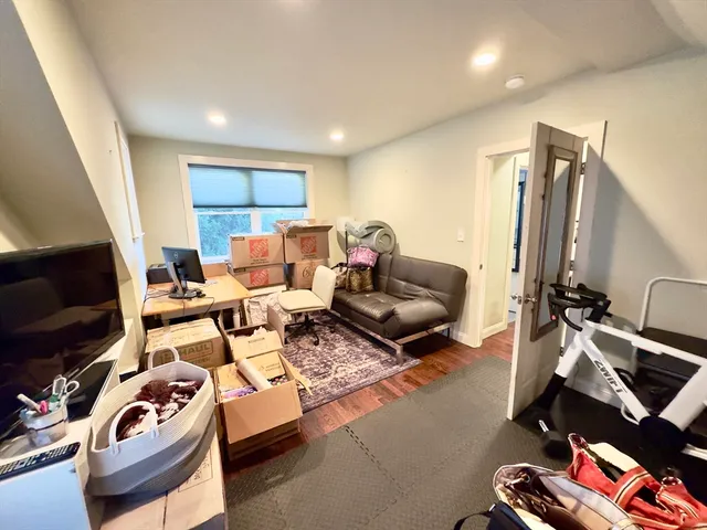 $4,000 | 8 Fox Point Road, Boston, MA 02125