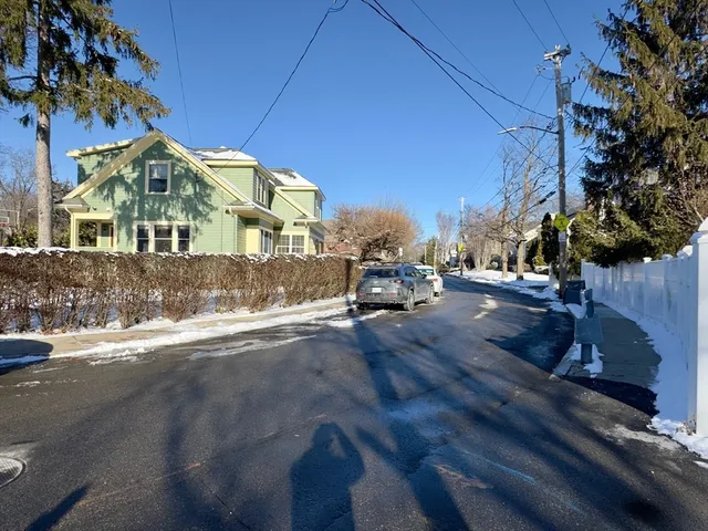 $4,000 | 8 Fox Point Road, Boston, MA 02125