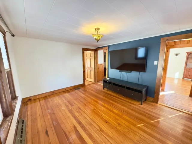 $4,000 | 8 Fox Point Road, Boston, MA 02125