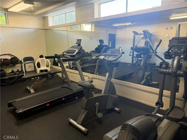 $2,495 | 15455 Sherman Way, Unit 11, Van Nuys, CA 91406