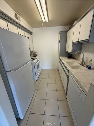 $2,495 | 15455 Sherman Way, Unit 11, Van Nuys, CA 91406