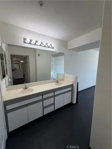 $2,495 | 15455 Sherman Way, Unit 11, Van Nuys, CA 91406