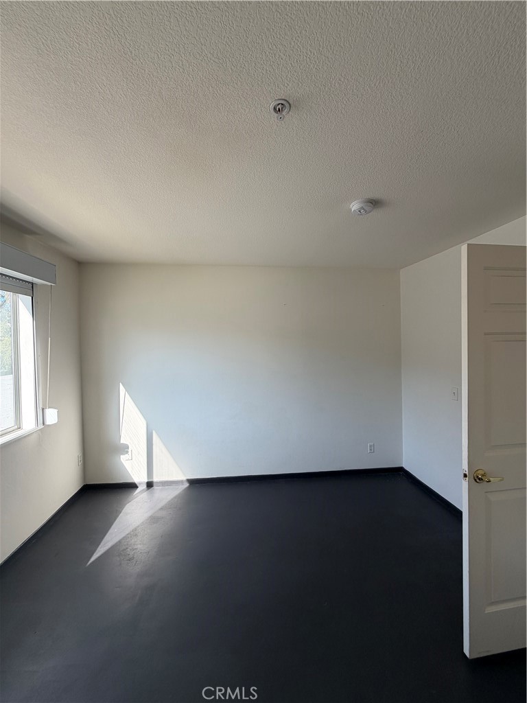 15455 Sherman Way, Unit 11 Van Nuys, CA 91406 - Photo 5 of 11 an empty room with a window