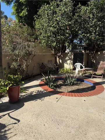 $2,495 | 15455 Sherman Way, Unit 11, Van Nuys, CA 91406