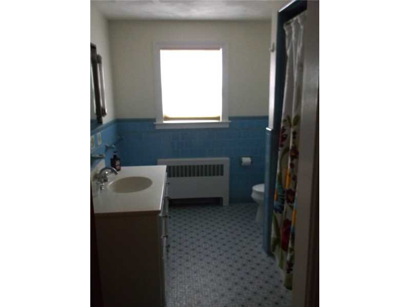 573 Wolcott Avenue Middletown, RI 02842 - Photo 12 of 25 Bathroom.