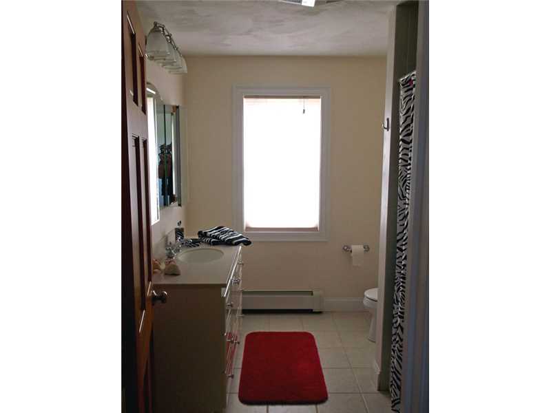 573 Wolcott Avenue Middletown, RI 02842 - Photo 16 of 25 Bathroom.