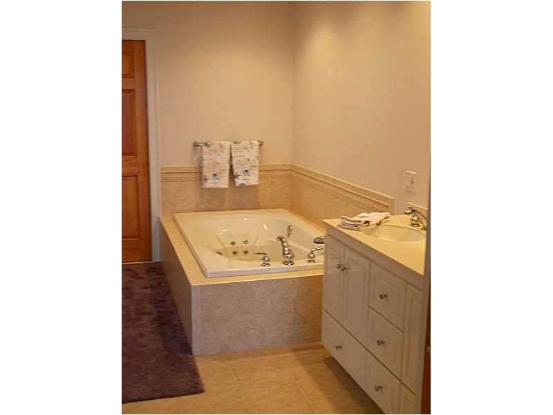 573 Wolcott Avenue Middletown, RI 02842 - Photo 24 of 25 Master Bath/Spa.