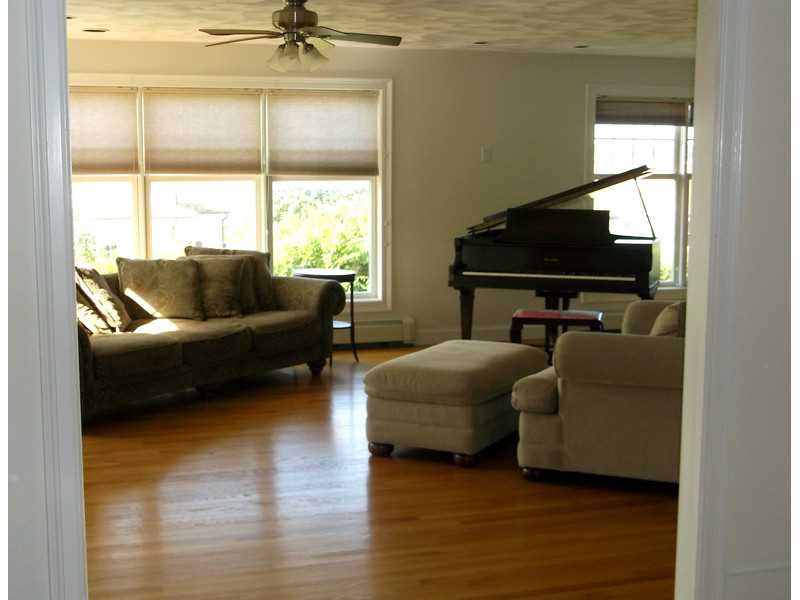 573 Wolcott Avenue Middletown, RI 02842 - Photo 5 of 25 Living Room.