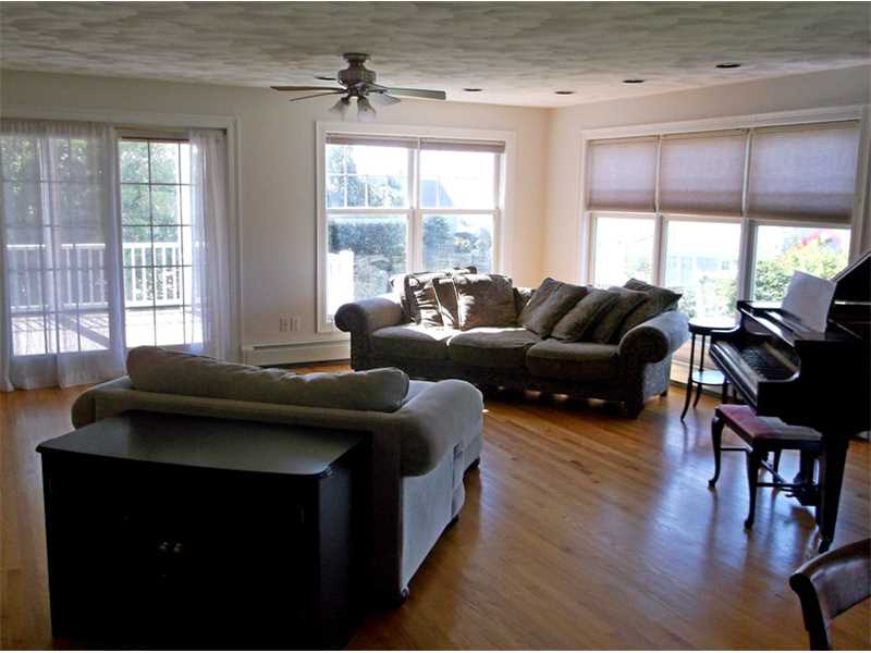 573 Wolcott Avenue Middletown, RI 02842 - Photo 6 of 25 Living Room.