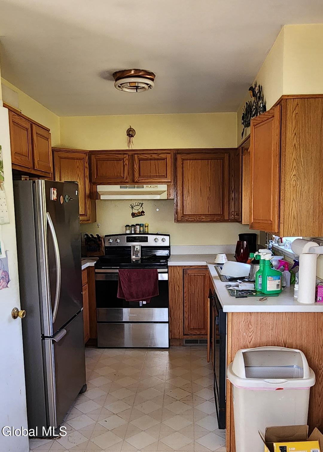 217 Stevenson Rd - kitchen