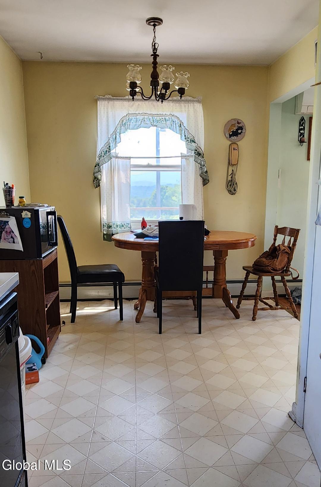 217 Stevenson Rd - dining room area