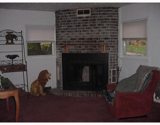 192 West Starz Road Cheswick, PA 15024 - Photo 6 of 7 Den/Family/Great Room.