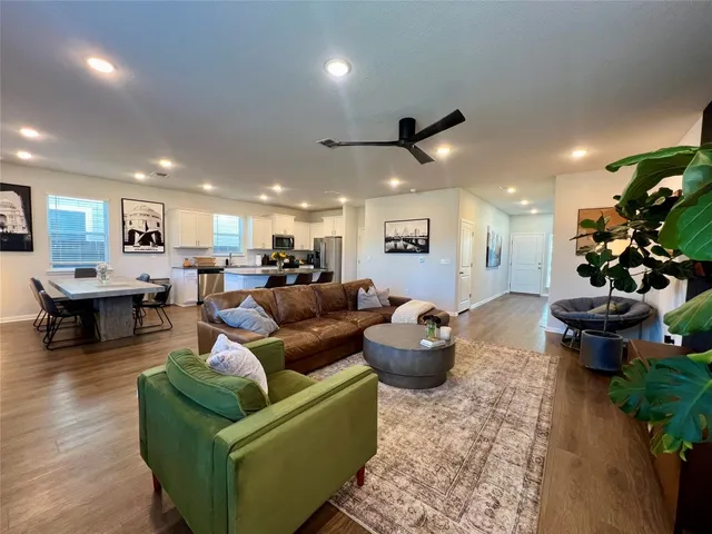 $2,600 | 11305 Sentinel Drive, Austin, TX 78747