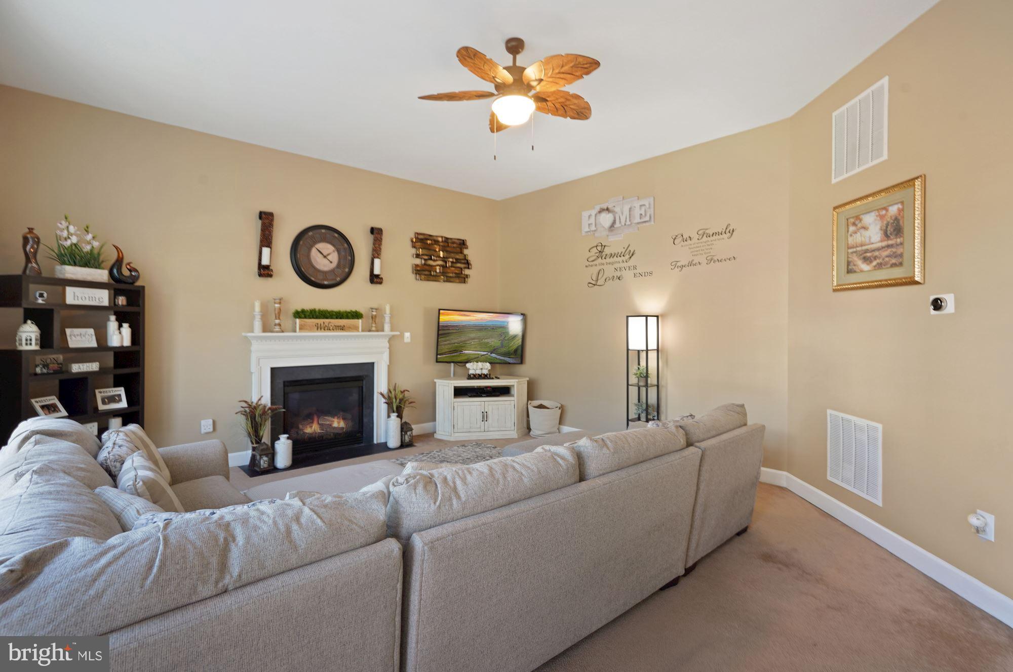 4016 Sapling Way Triangle, VA 22172 - Photo 13 of 43 family room