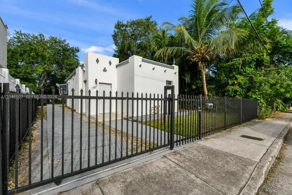 $2,200 | 7537 Northwest 3rd Avenue, Unit 2, Miami, FL 33150