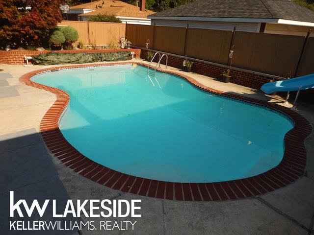 24524 Ridgecroft Avenue Eastpointe, MI 48021 - Photo 4 of 21