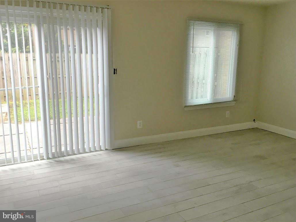 19631 Club Lake Road Gaithersburg, MD 20886 - Photo 4 of 19 Living Room