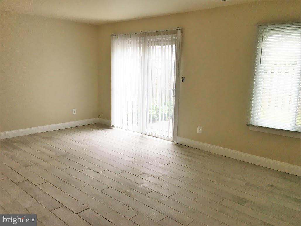 19631 Club Lake Road Gaithersburg, MD 20886 - Photo 6 of 19 Living Room