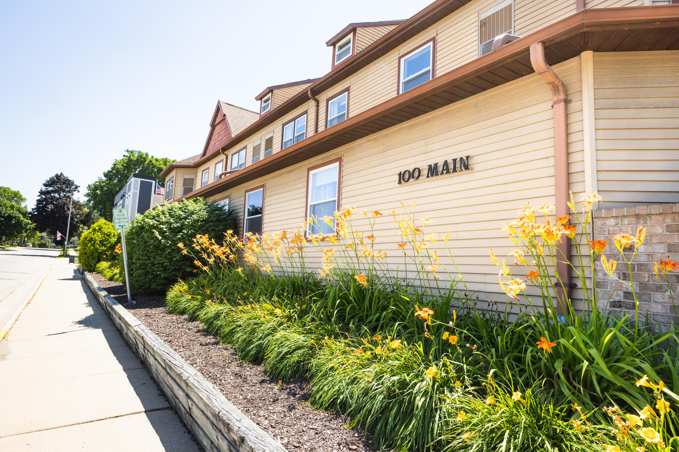 100 Main Street, Unit 201 Pewaukee, WI 53072 - Photo 1 of 59 AK249581-25