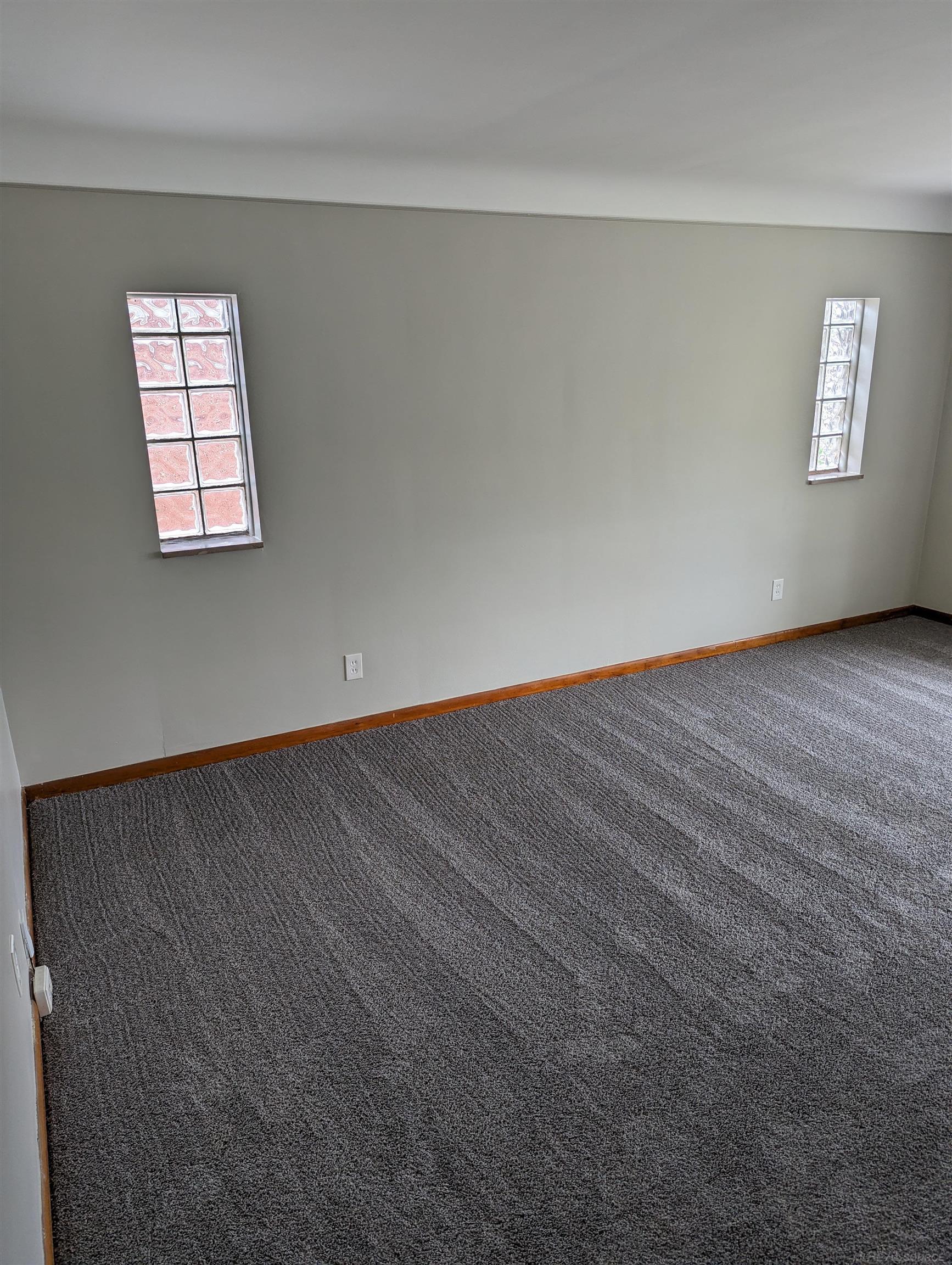 24685 Ridgecroft Avenue Eastpointe, MI 48021 - Photo 3 of 12 50155688-6150EB3E-1827-4B6F-AF20-50239995A941.JPG