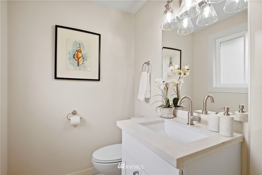5723 Highland Road Everett, WA 98203 - Photo 12 of 21 a bathroom with a sink a toilet and a mirror
