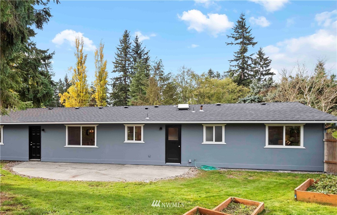 5723 Highland Road Everett, WA 98203 - Photo 20 of 21 a front view of a house with garden