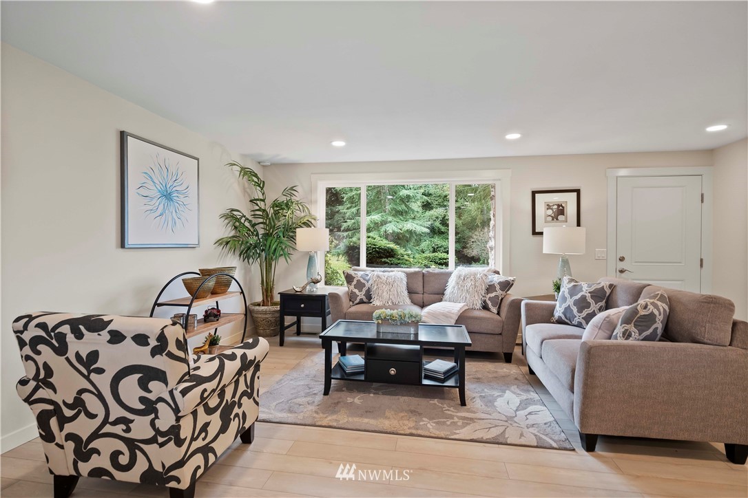 5723 Highland Road Everett, WA 98203 - Photo 4 of 21 a living room with furniture and a large window