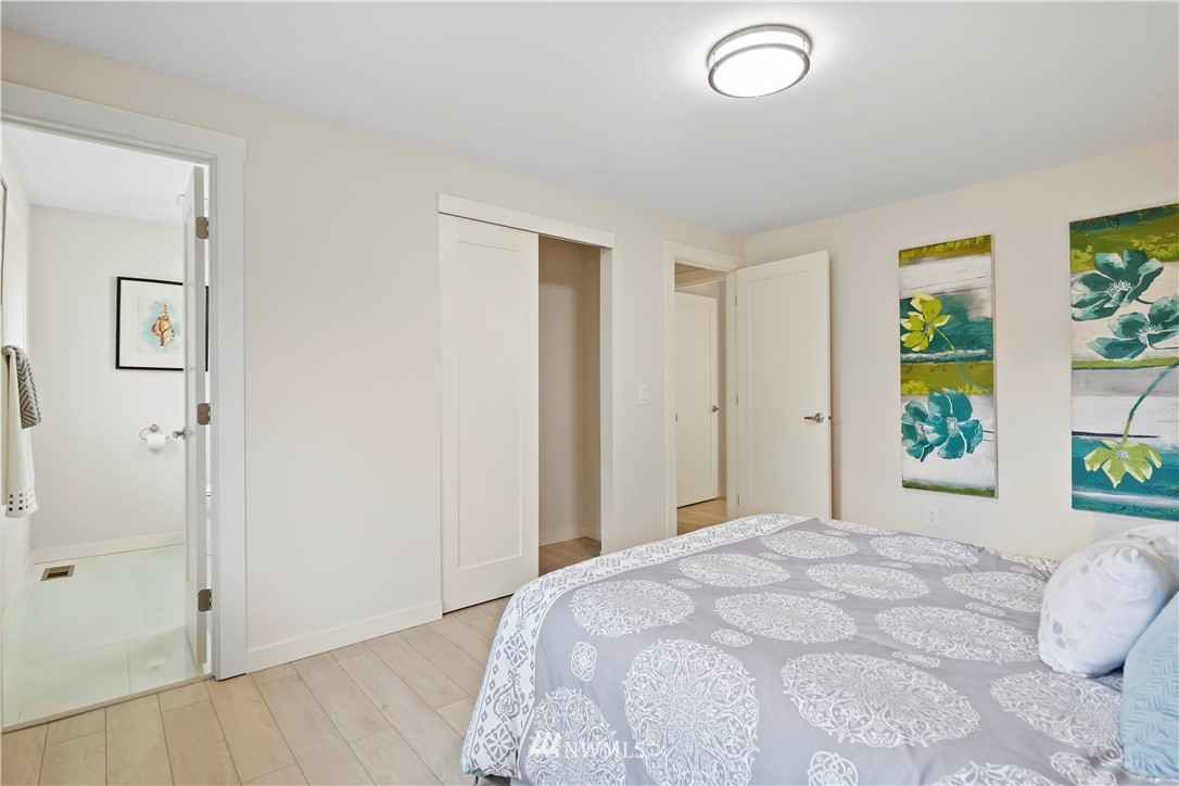 5723 Highland Road Everett, WA 98203 - Photo 10 of 21 a bedroom with a bed and a window