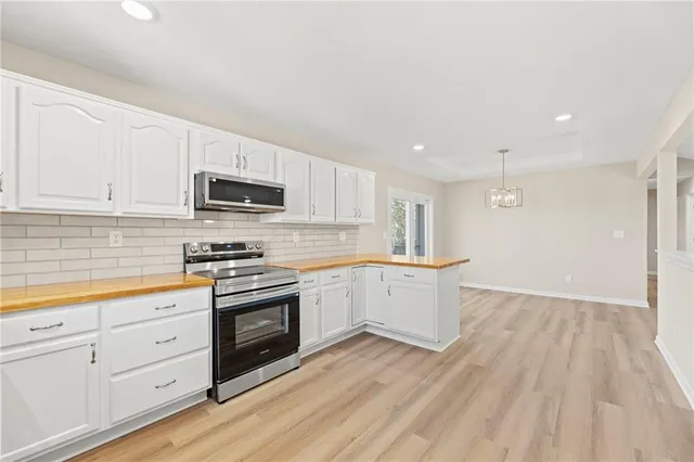 $369,900 | 8615 North Wayland Avenue, Kansas City, MO 64153