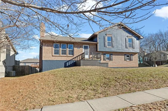 $369,900 | 8615 North Wayland Avenue, Kansas City, MO 64153