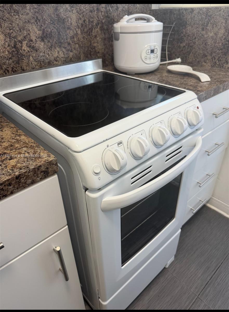 1060 Pennsylvania Avenue, Unit 18 Miami Beach, FL 33139 - Photo 21 of 21 a close view of washer and dryer