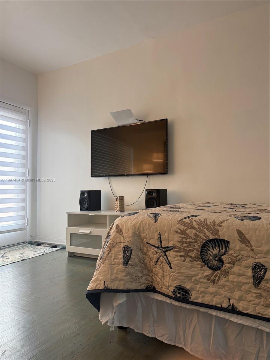 1060 Pennsylvania Avenue, Unit 18 Miami Beach, FL 33139 - Photo 4 of 21 a bedroom with a bed and a flat screen tv