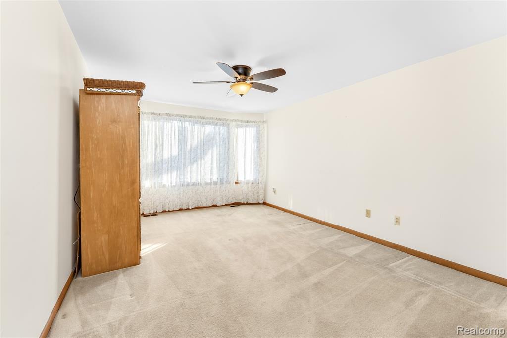 21565 Hall Road Woodhaven, MI 48183 - Photo 17 of 42