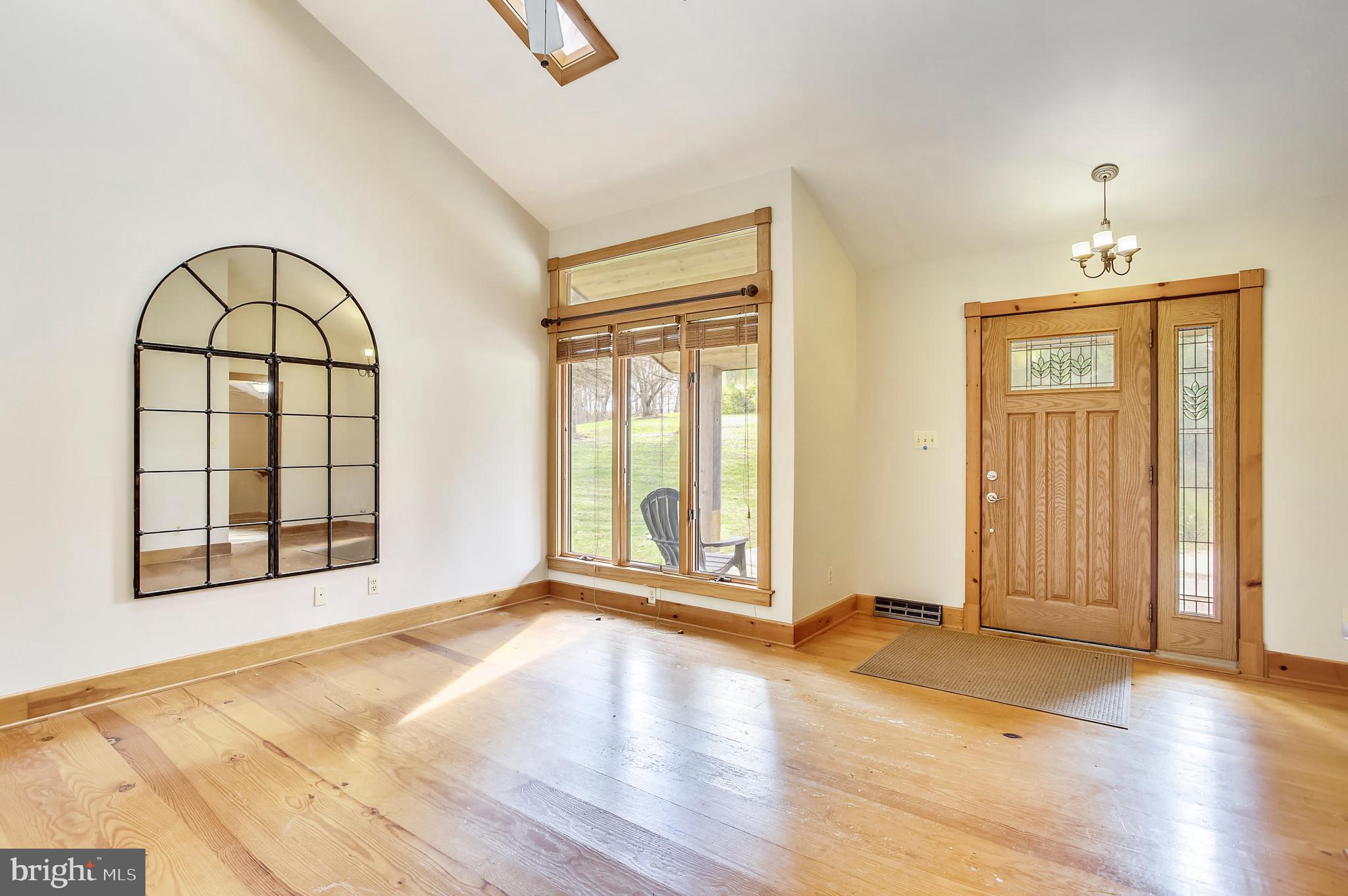 18237 Foreston Road Parkton, MD 21120 - Photo 4 of 29 Living Room