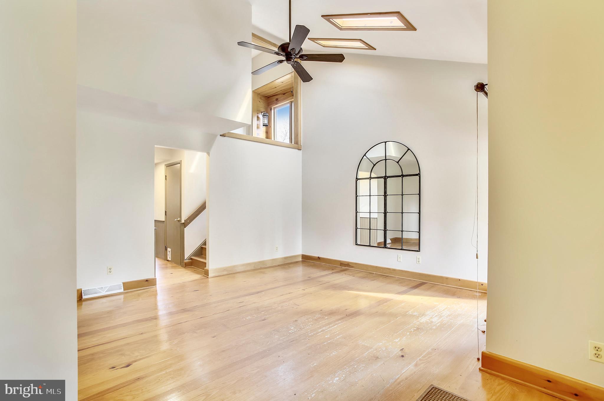18237 Foreston Road Parkton, MD 21120 - Photo 5 of 29 Living Room with vaulted ceiling