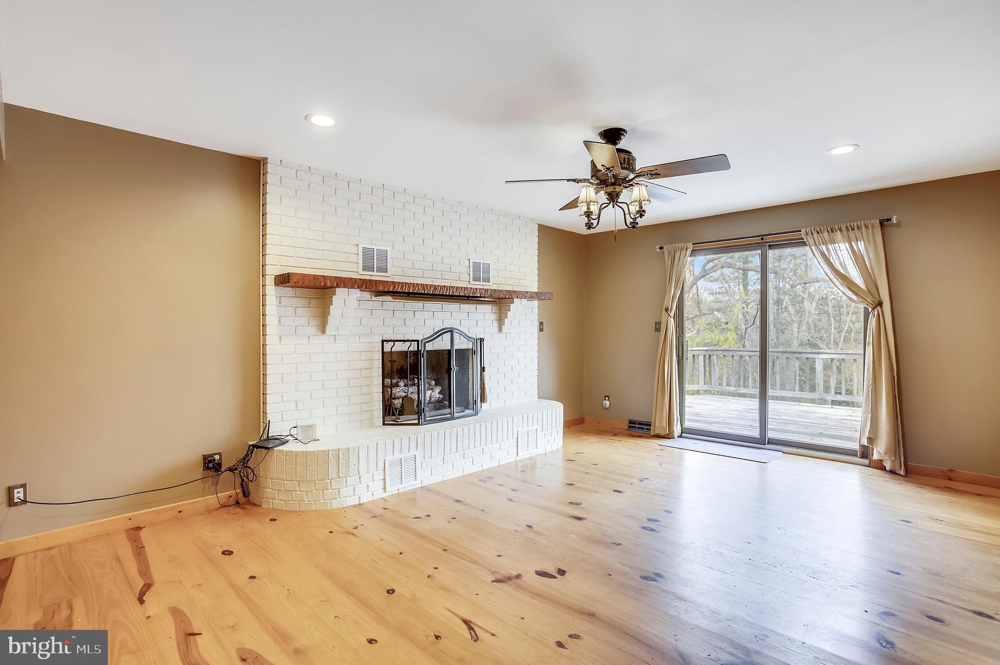 18237 Foreston Road Parkton, MD 21120 - Photo 9 of 29 Main Level Family Room