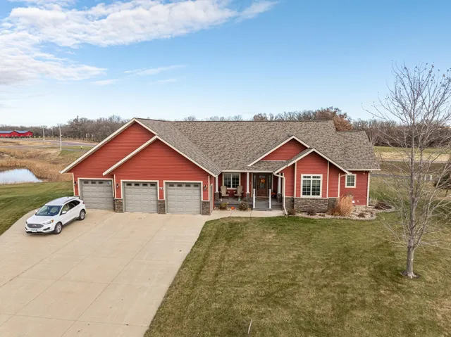 $565,000 | 240 North Pond Drive, Jackson, MN 56143