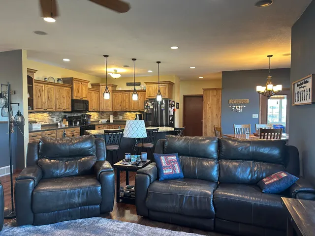 $565,000 | 240 North Pond Drive, Jackson, MN 56143