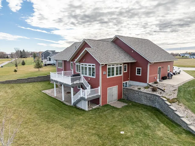 $565,000 | 240 North Pond Drive, Jackson, MN 56143