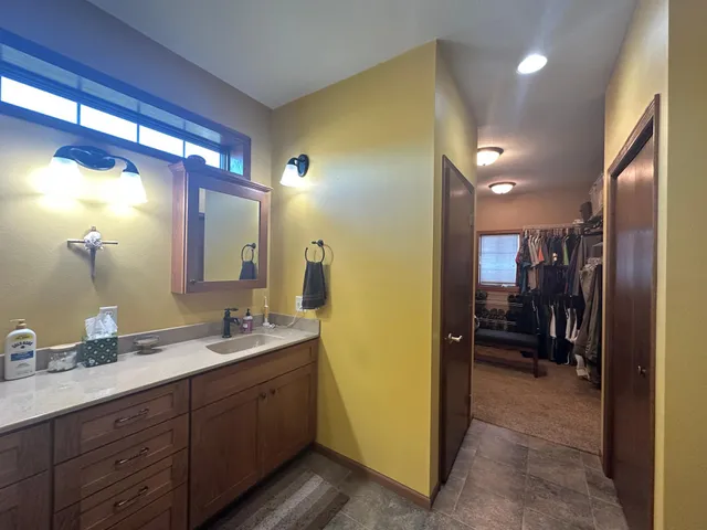 $565,000 | 240 North Pond Drive, Jackson, MN 56143