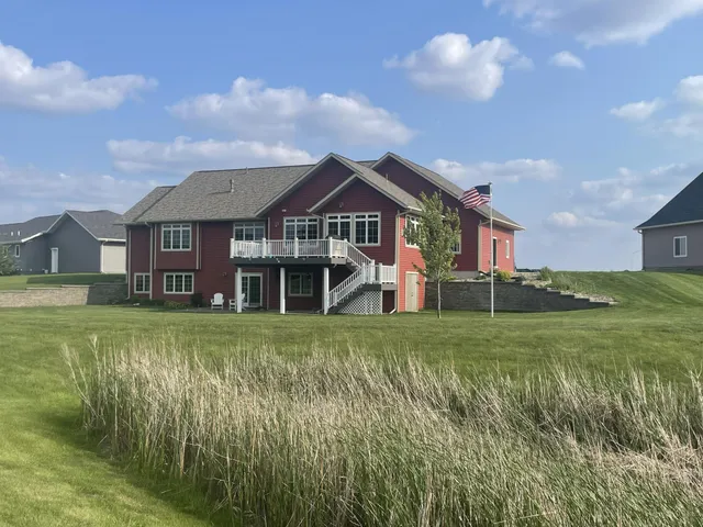 $565,000 | 240 North Pond Drive, Jackson, MN 56143