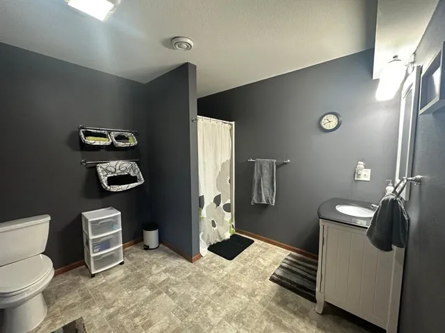 $565,000 | 240 North Pond Drive, Jackson, MN 56143