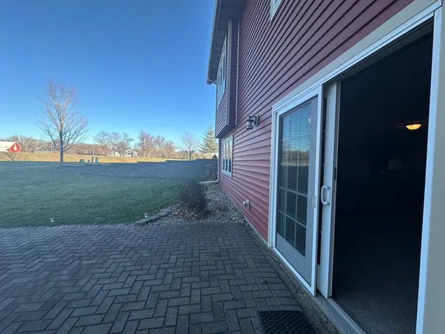 $565,000 | 240 North Pond Drive, Jackson, MN 56143