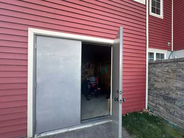 $565,000 | 240 North Pond Drive, Jackson, MN 56143