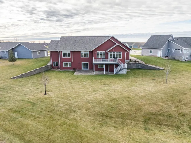 $565,000 | 240 North Pond Drive, Jackson, MN 56143