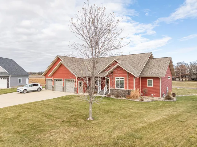 $565,000 | 240 North Pond Drive, Jackson, MN 56143