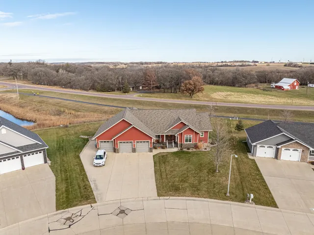 $565,000 | 240 North Pond Drive, Jackson, MN 56143