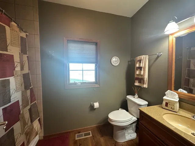 $565,000 | 240 North Pond Drive, Jackson, MN 56143