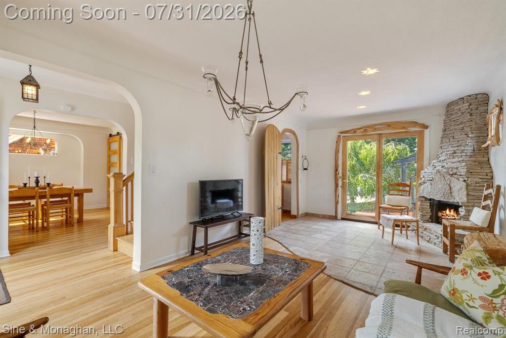 417 Cloverly Road Grosse Pointe, MI 48236 - Photo 8 of 70 Gallery Image 8