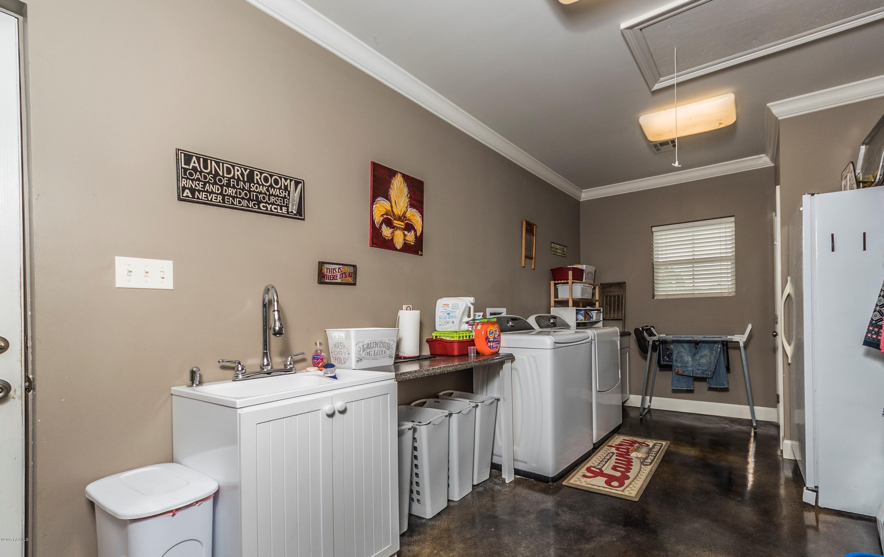 21726 Premier Road Kaplan, LA 70548 - Photo 26 of 39 Laundry 1 (2)